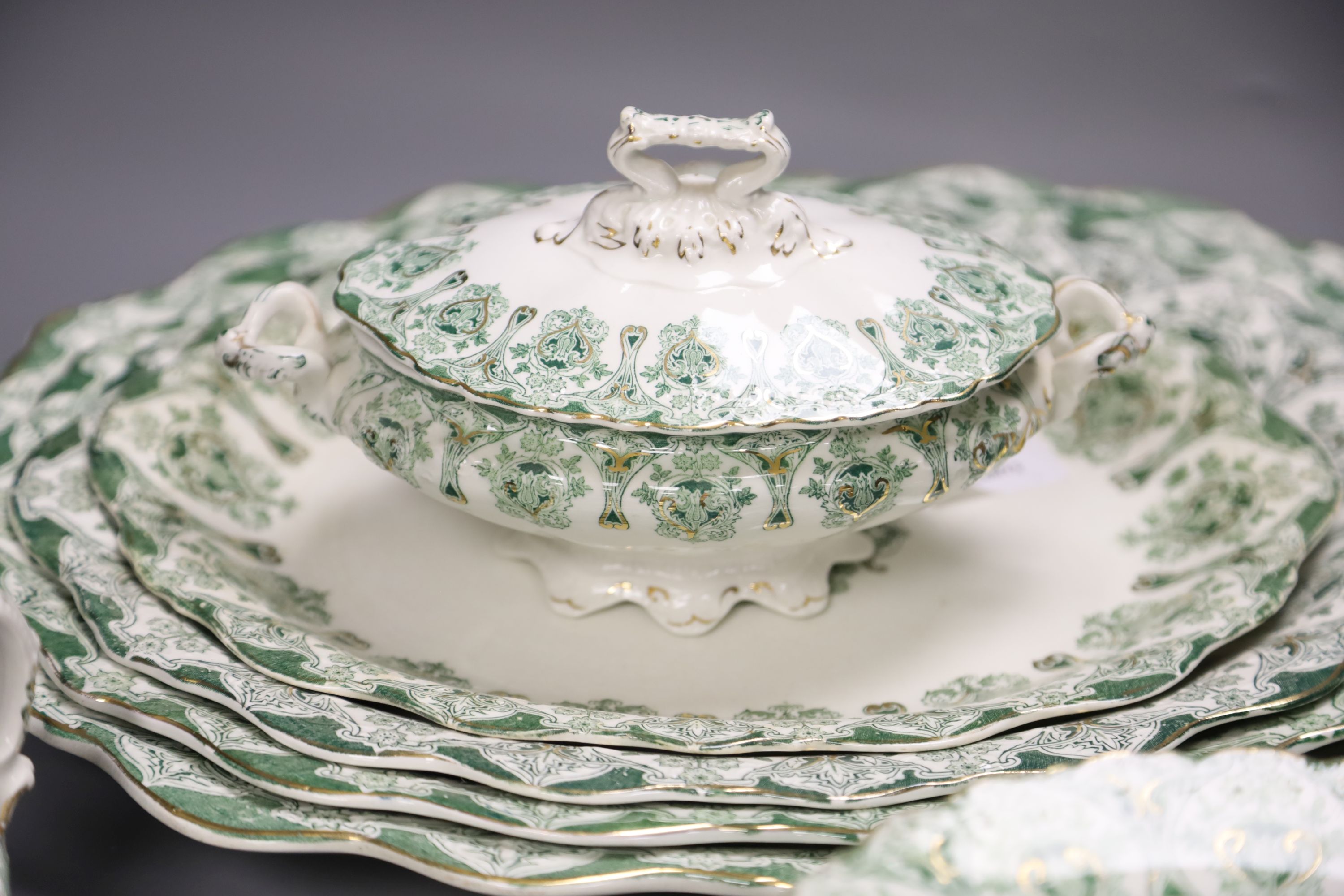 An Edwardian Meakin pottery part dinner service